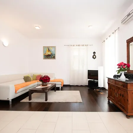 Apartment Elegant With Sea View Lovran
