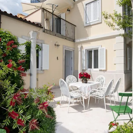 Apartment Elegant With Sea View *